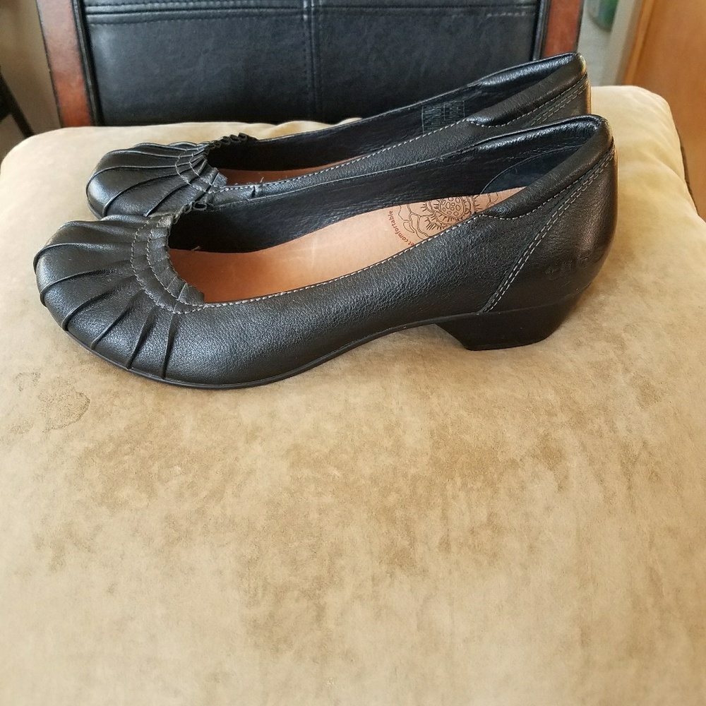 Taos Calypso Low Heel Comfort Pump Size 9.5 (40)